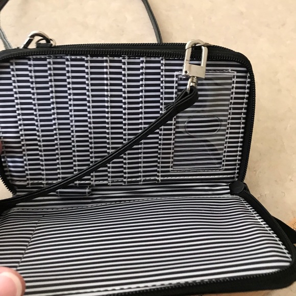 Shoulder bag (by thirty-one) fans open w/two zipper sides. - Picture 3 of 4